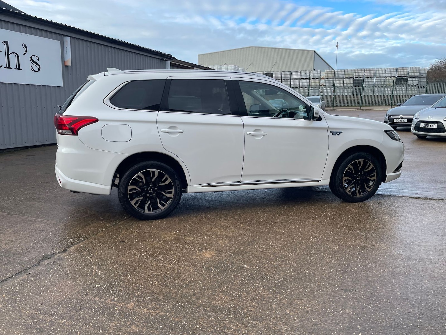 Used Mitsubishi Outlander 2017 for sale - 78149994: Photo 53