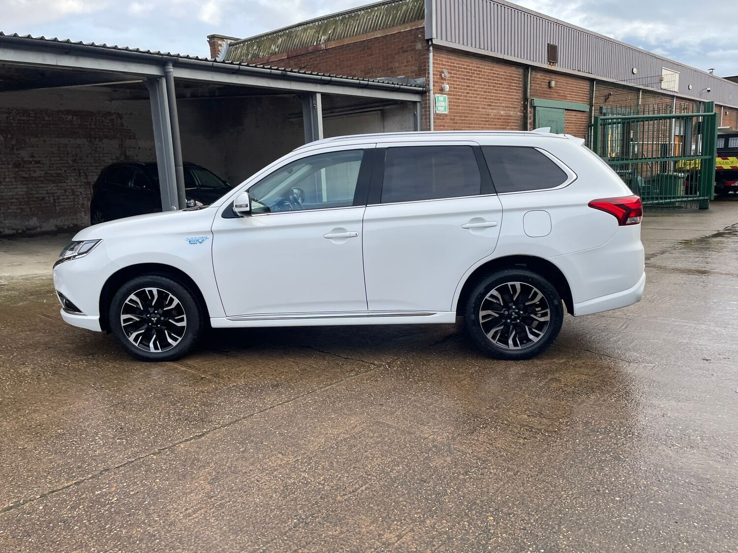 Used Mitsubishi Outlander 2017 for sale - 78149994: Photo 72