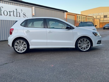 Used Volkswagen Polo 2017 for sale - 76999730: Photo