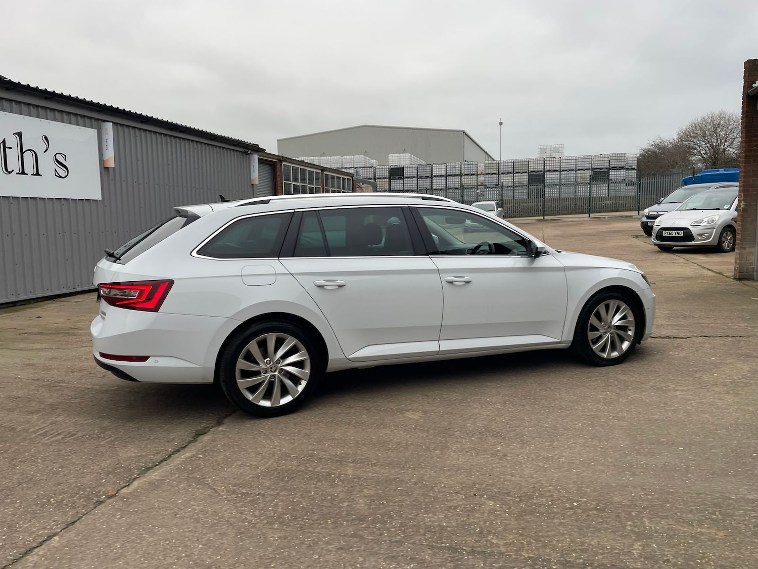Used Skoda Superb 2017 for sale - 77031646: Photo 49