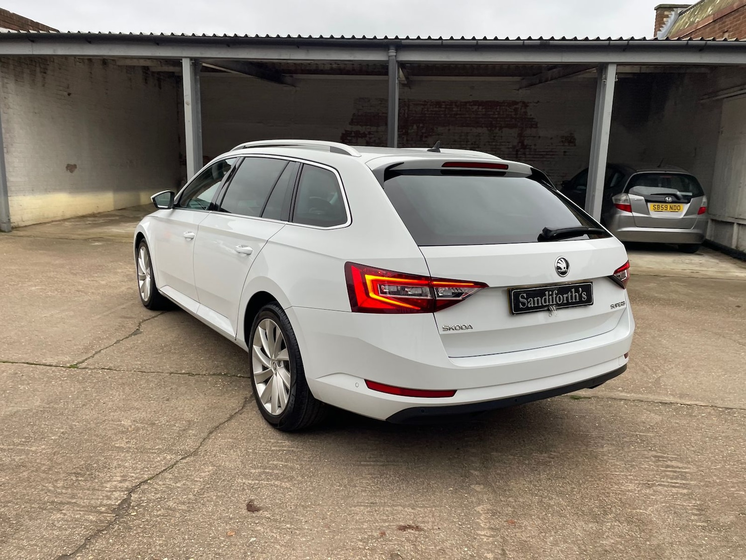 Used Skoda Superb 2017 for sale - 77031646: Photo 61