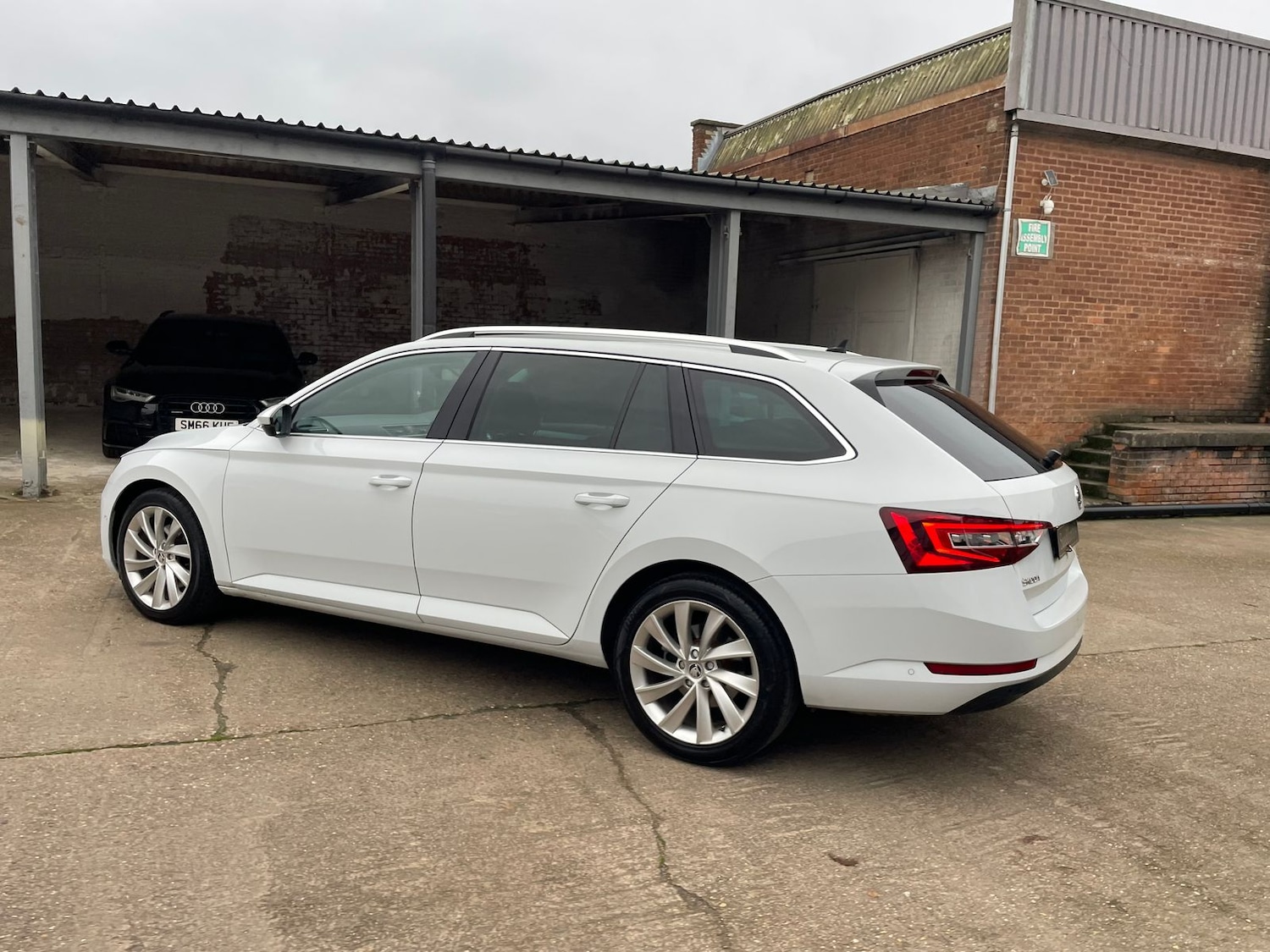Used Skoda Superb 2017 for sale - 77031646: Photo 65