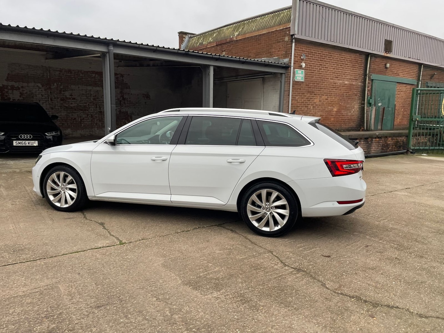 Used Skoda Superb 2017 for sale - 77031646: Photo 67