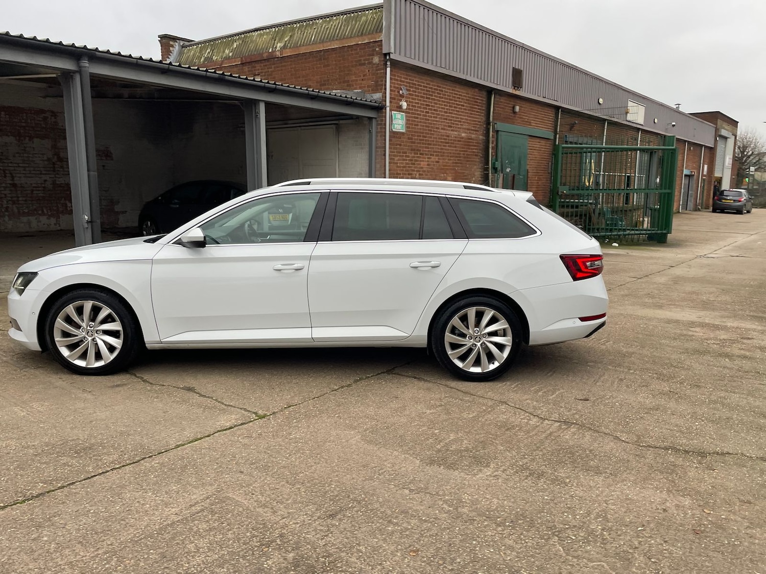 Used Skoda Superb 2017 for sale - 77031646: Photo 69