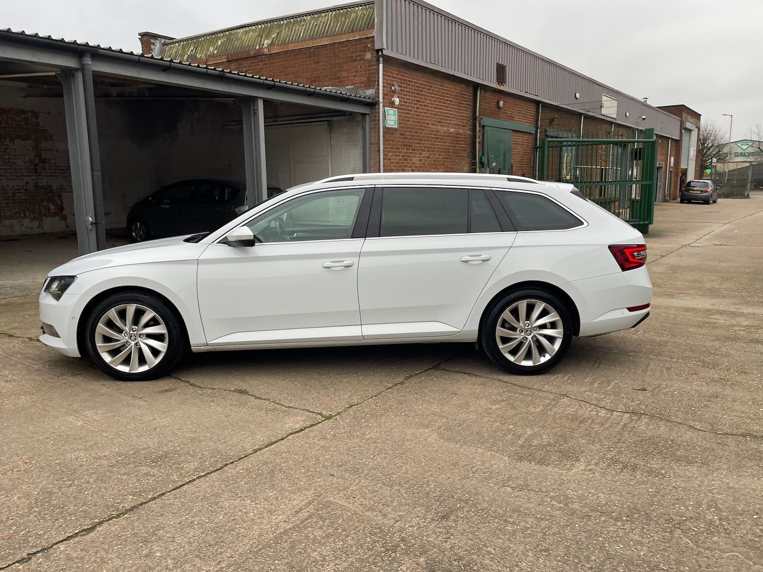 Used Skoda Superb 2017 for sale - 77031646: Photo 70