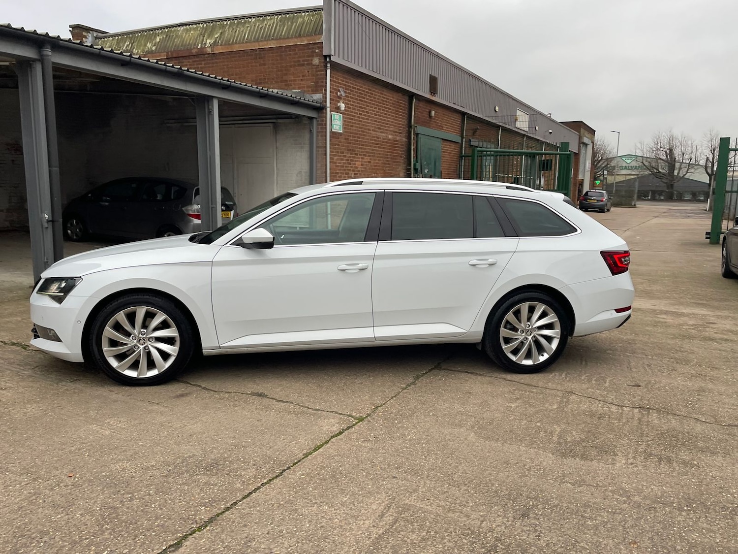 Used Skoda Superb 2017 for sale - 77031646: Photo 71