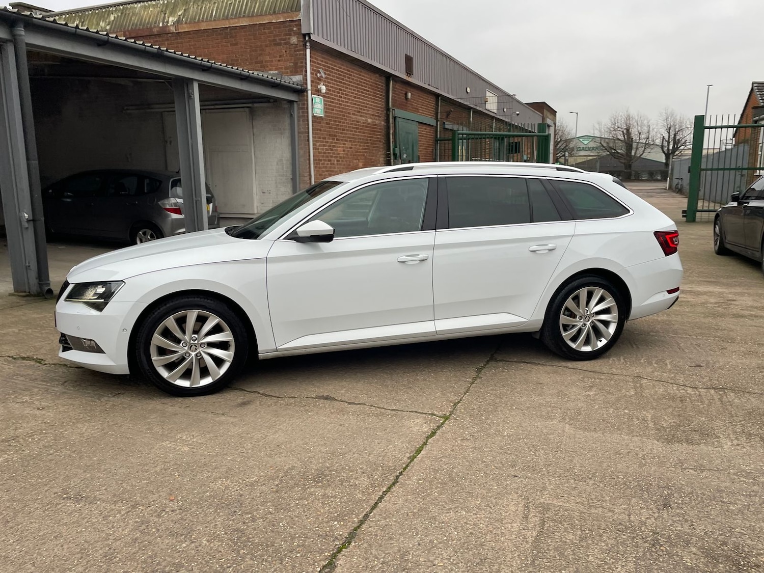 Used Skoda Superb 2017 for sale - 77031646: Photo 72