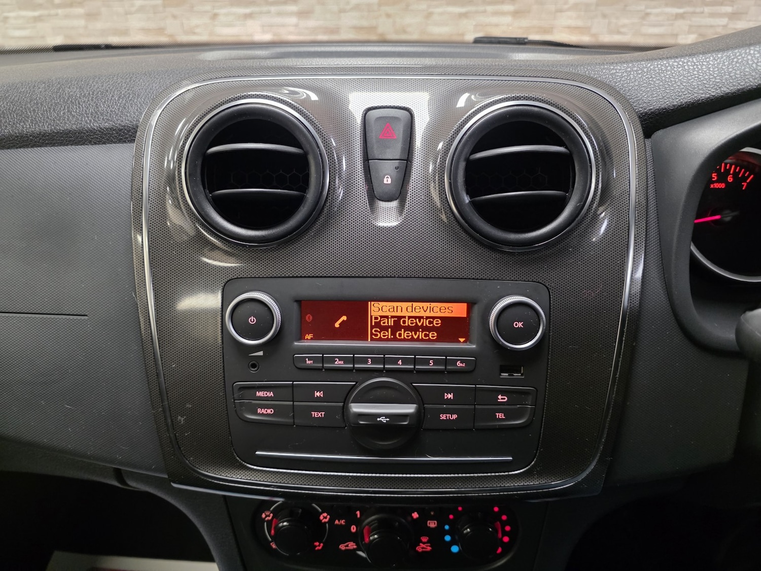 Used Dacia Sandero Stepway 2017 for sale - 77129485: Photo 11