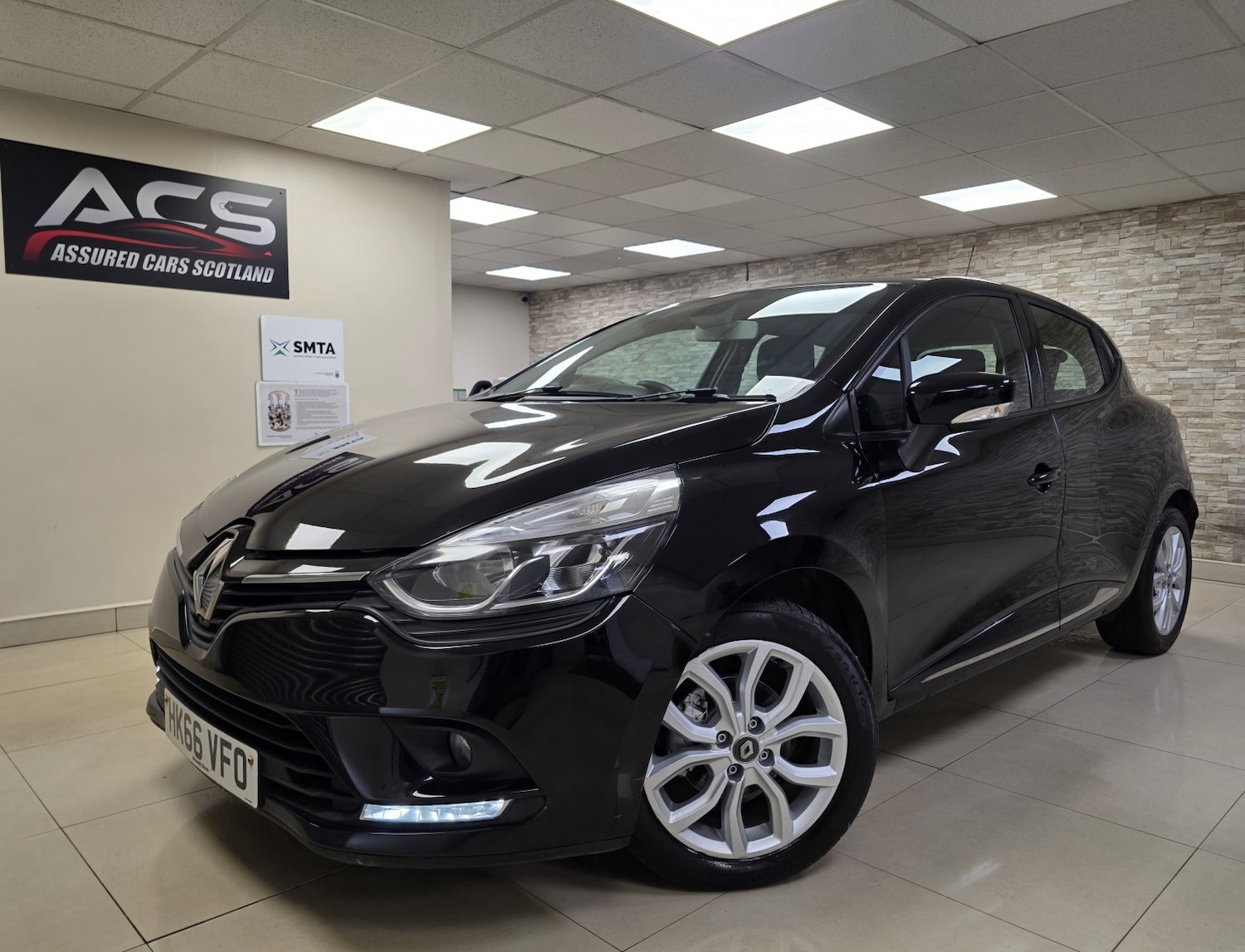Used Renault Clio 2017 for sale - 77225152: Photo 2