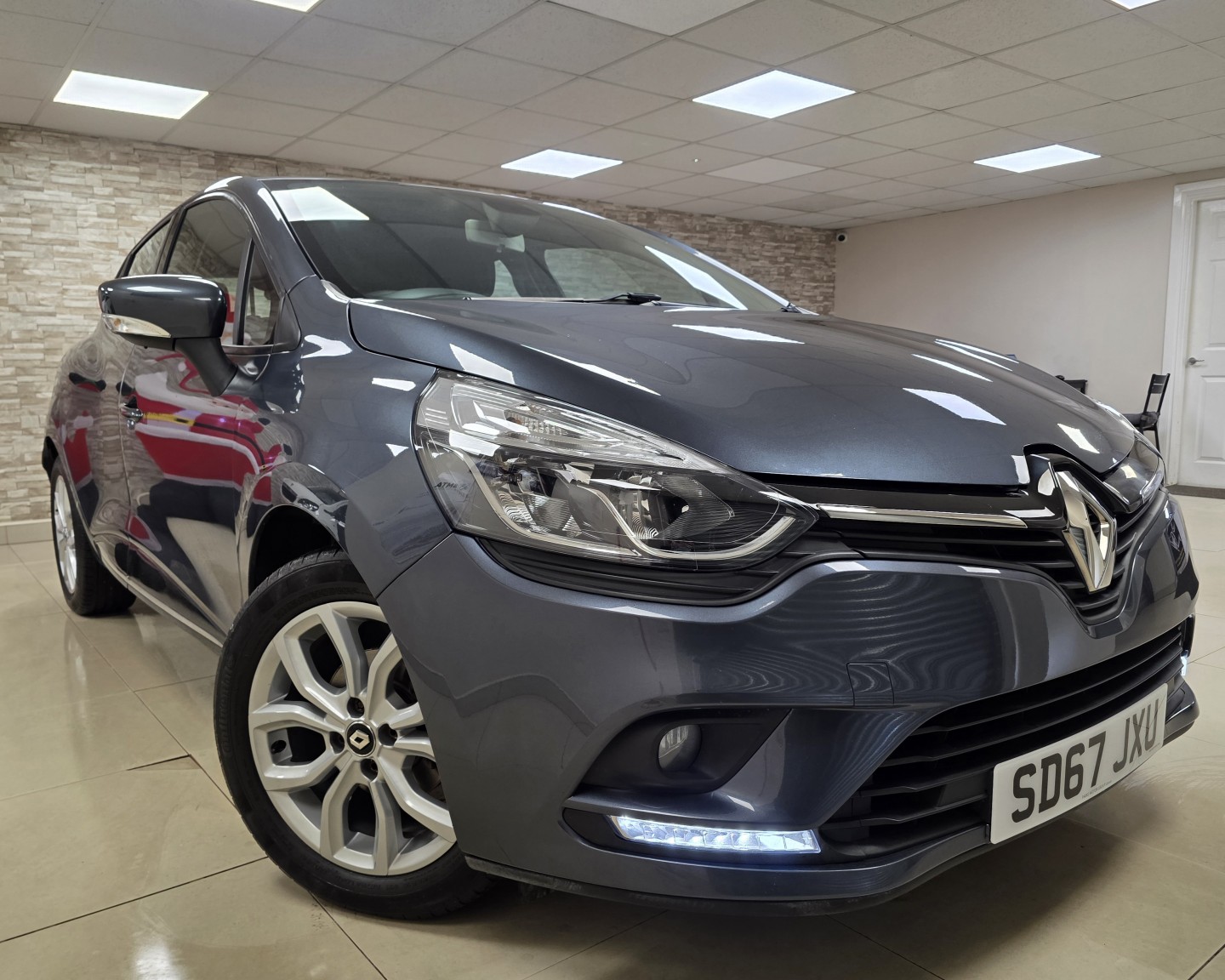 Used Renault Clio 2017 for sale - 76896890: Photo 1