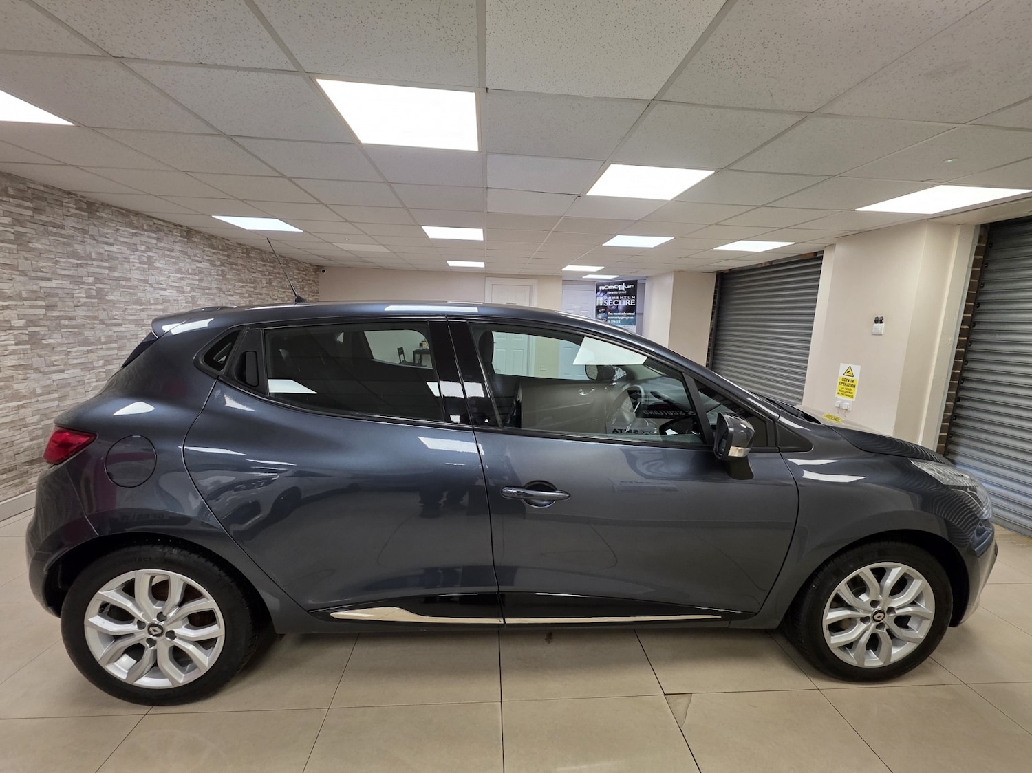 Used Renault Clio 2017 for sale - 76896890: Photo 12
