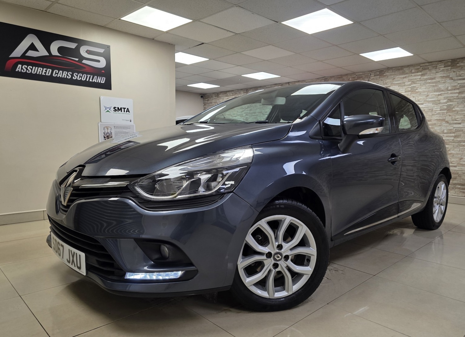 Used Renault Clio 2017 for sale - 76896890: Photo 2