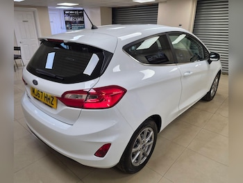 Used Ford Fiesta 2017 for sale - 74900235: Photo