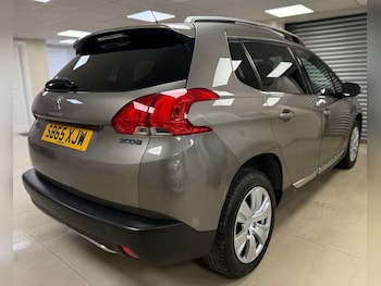 Used Peugeot 2008 2015 for sale - 76430944: Photo