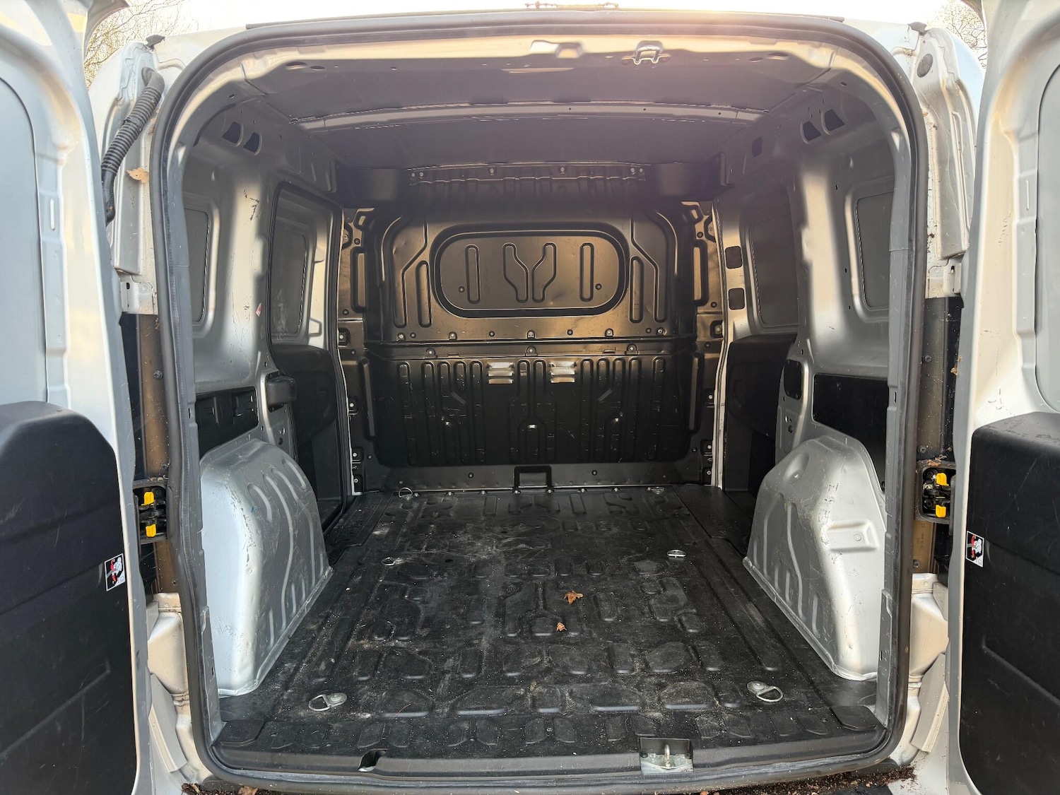 Used Vauxhall Combo 2017 for sale - 77155289: Photo 11