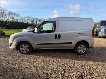 Used Vauxhall Combo 2017 for sale - 77155289: Photo
