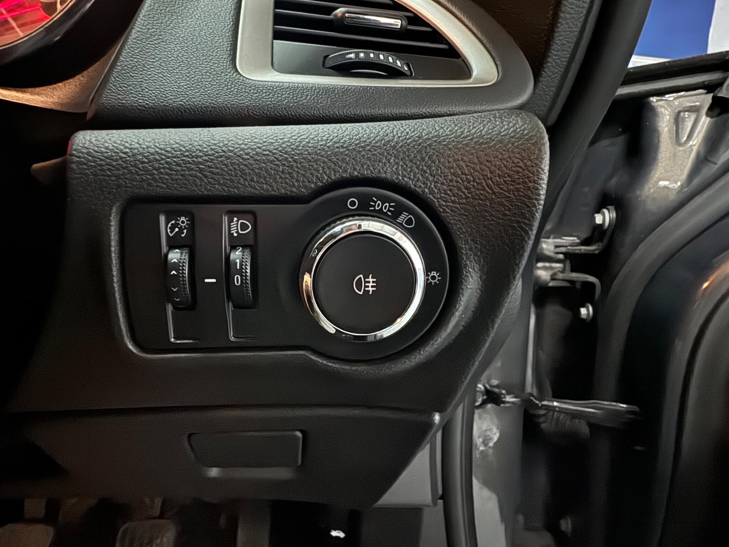 Used Vauxhall Astra 2013 for sale - 76942403: Photo 19