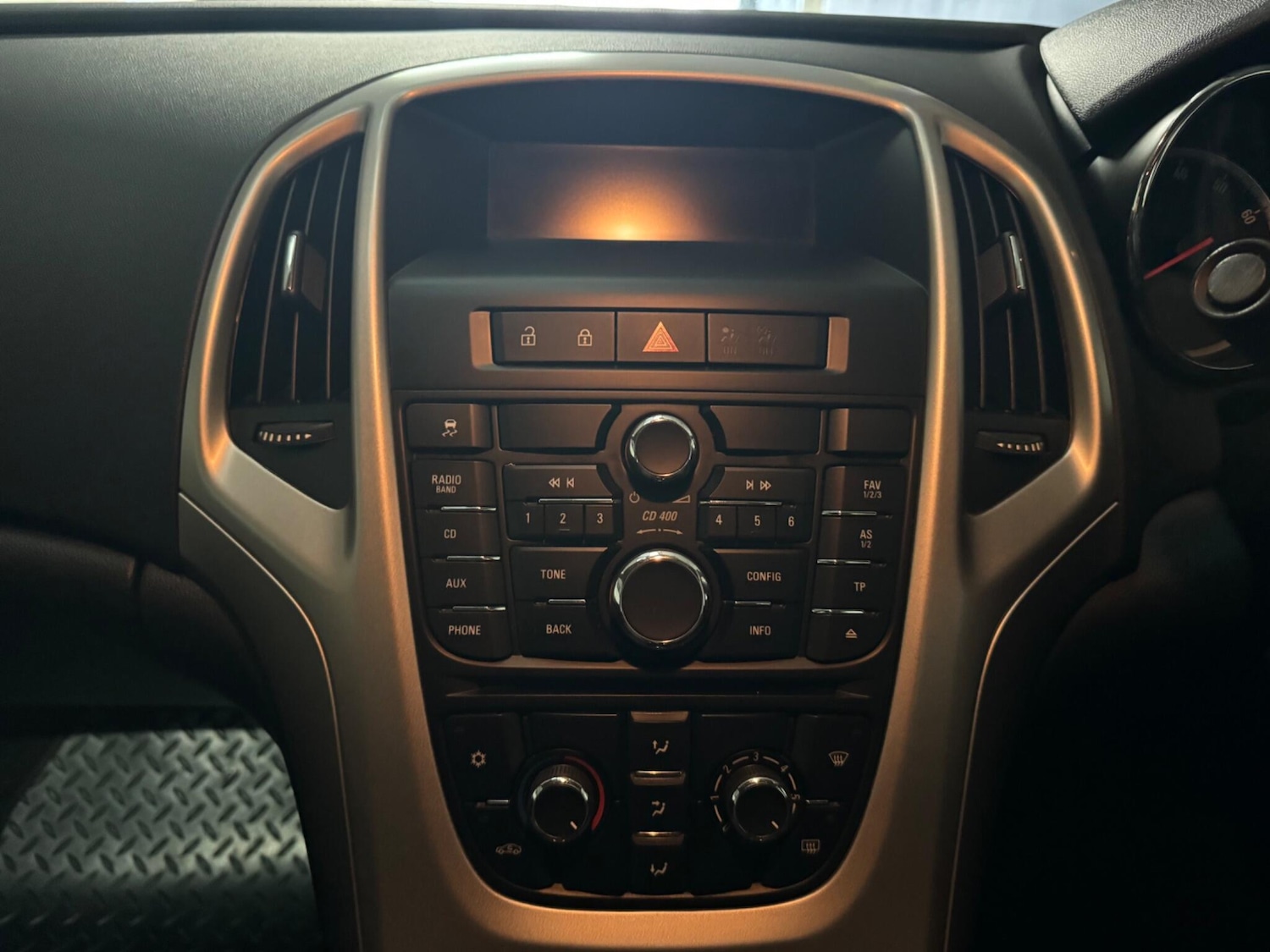 Used Vauxhall Astra 2013 for sale - 76942403: Photo 22