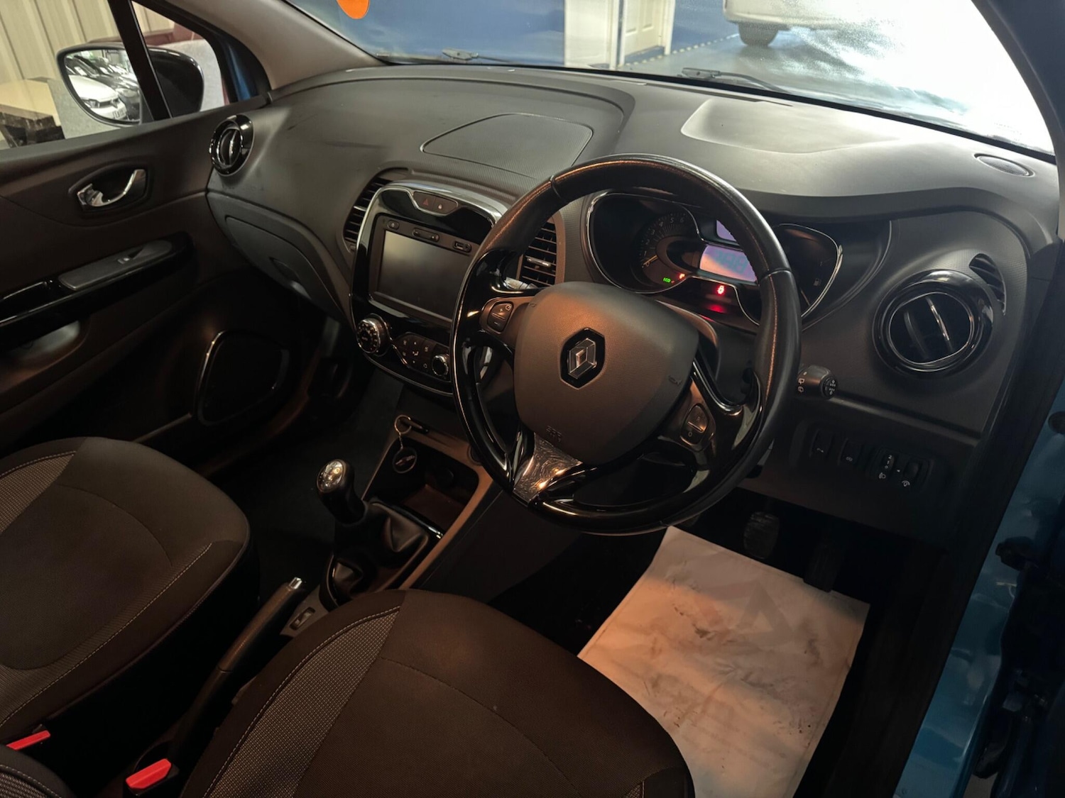 Used Renault Captur 2015 for sale - 76942328: Photo 12