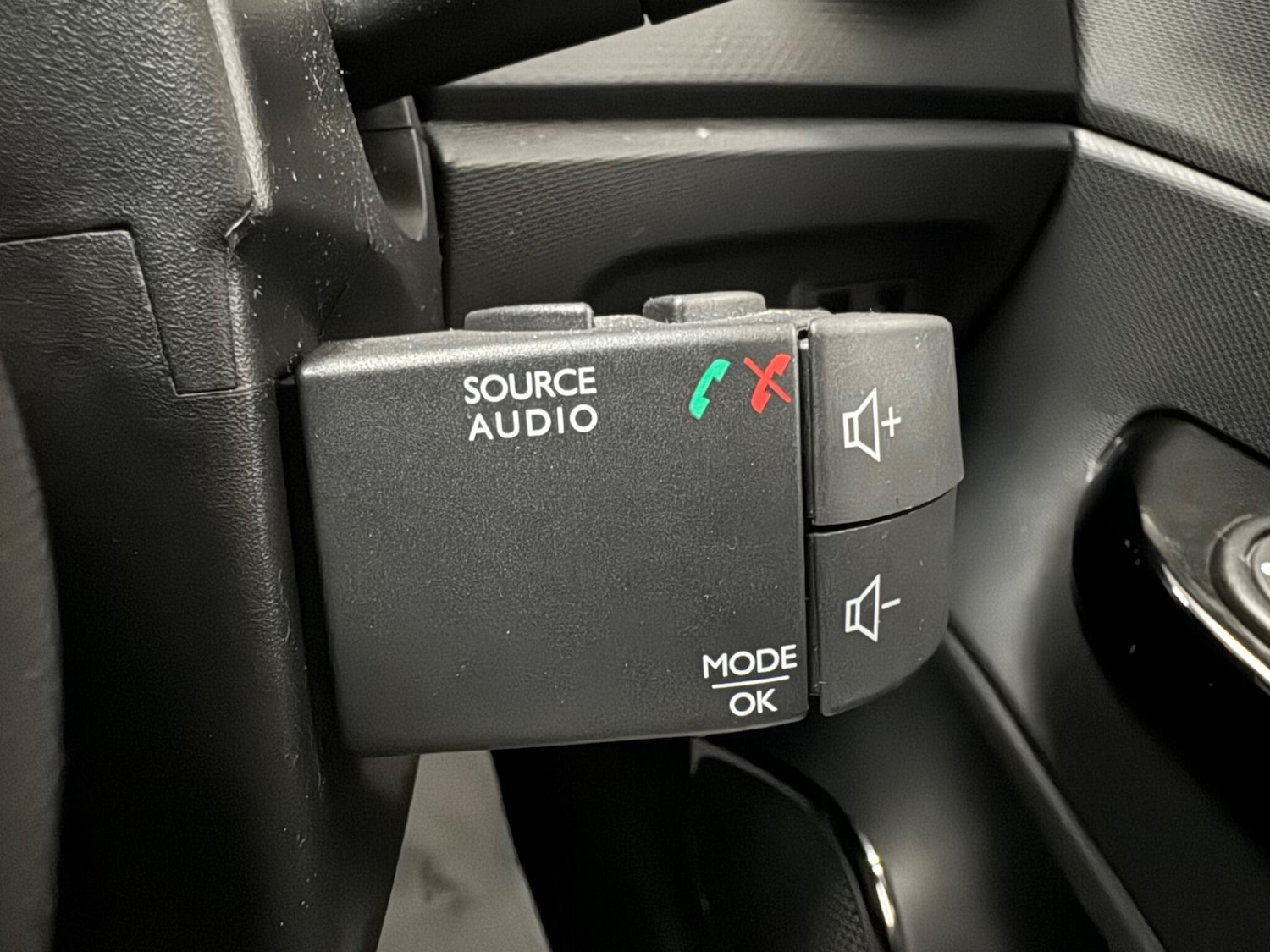 Used Renault Captur 2015 for sale - 76942328: Photo 16