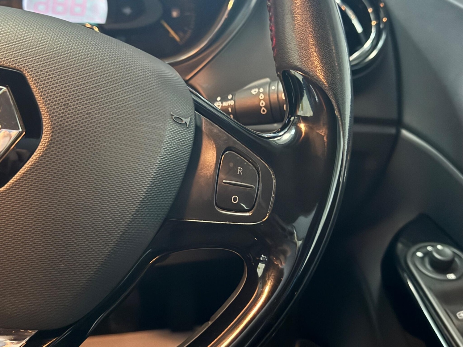 Used Renault Captur 2015 for sale - 76942328: Photo 21