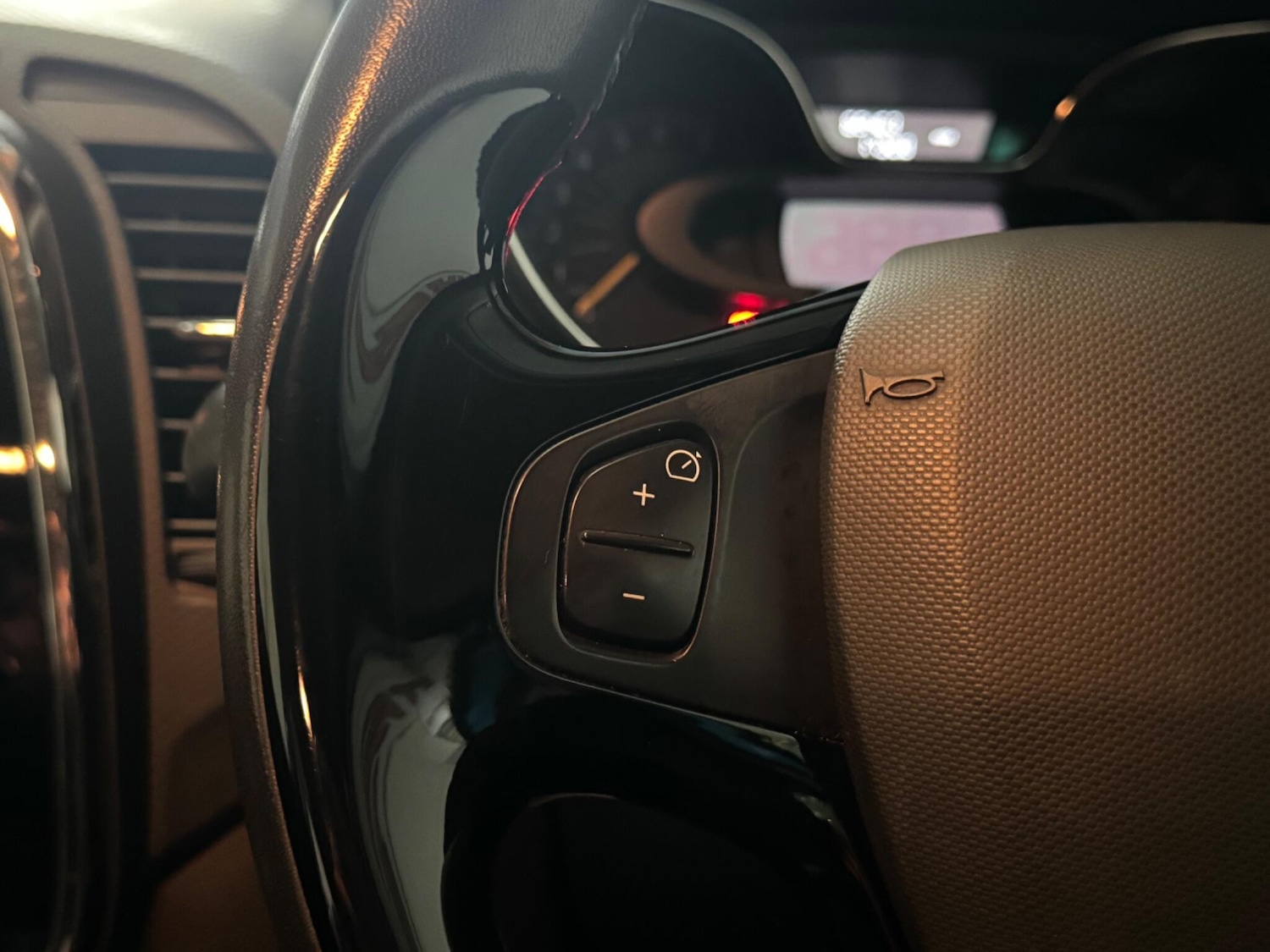 Used Renault Captur 2015 for sale - 76942328: Photo 22