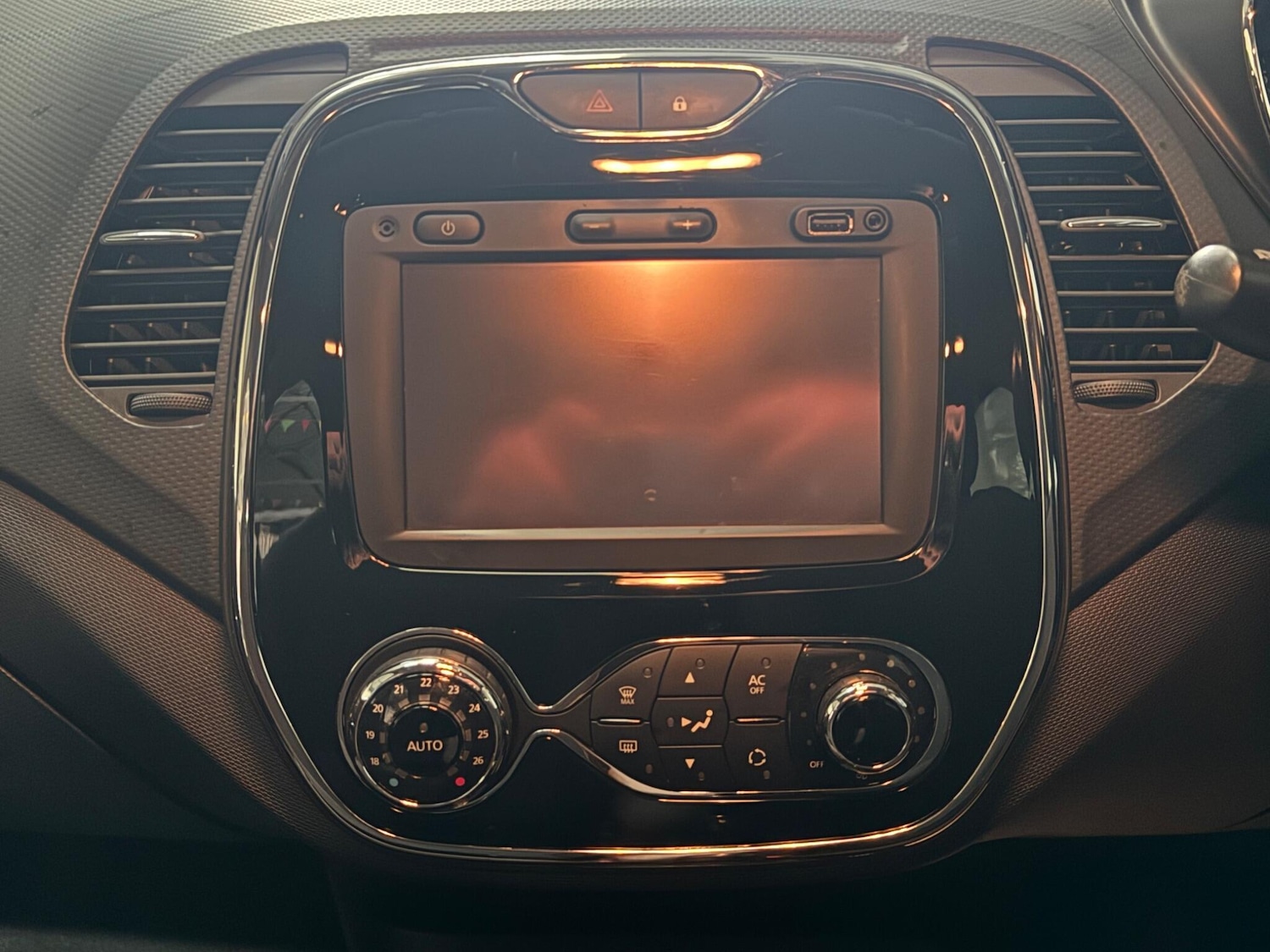 Used Renault Captur 2015 for sale - 76942328: Photo 23