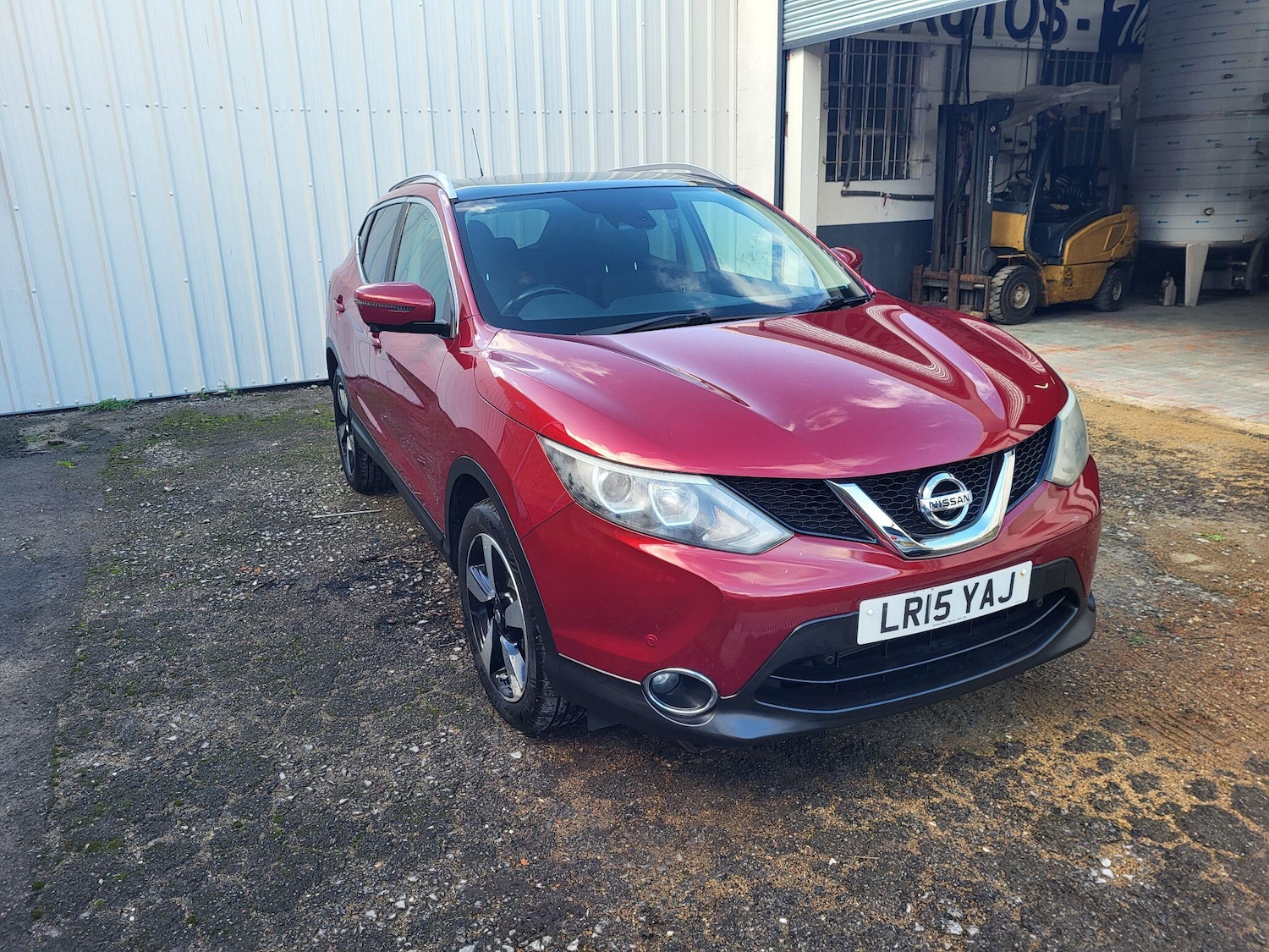 Used Nissan Qashqai 2015 for sale - 76743507: Photo 2