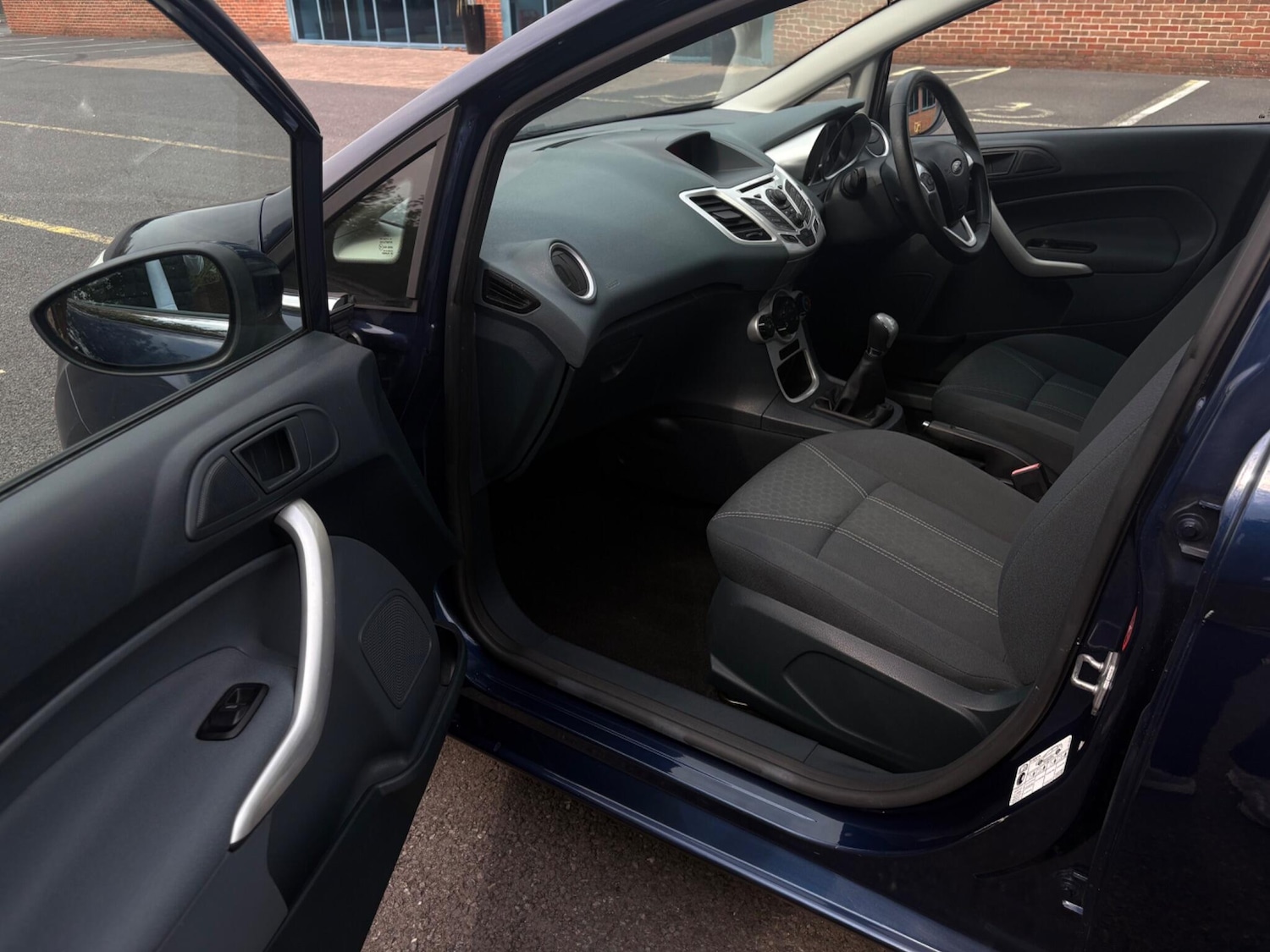 Used Ford Fiesta 2011 for sale - 75658760: Photo 26