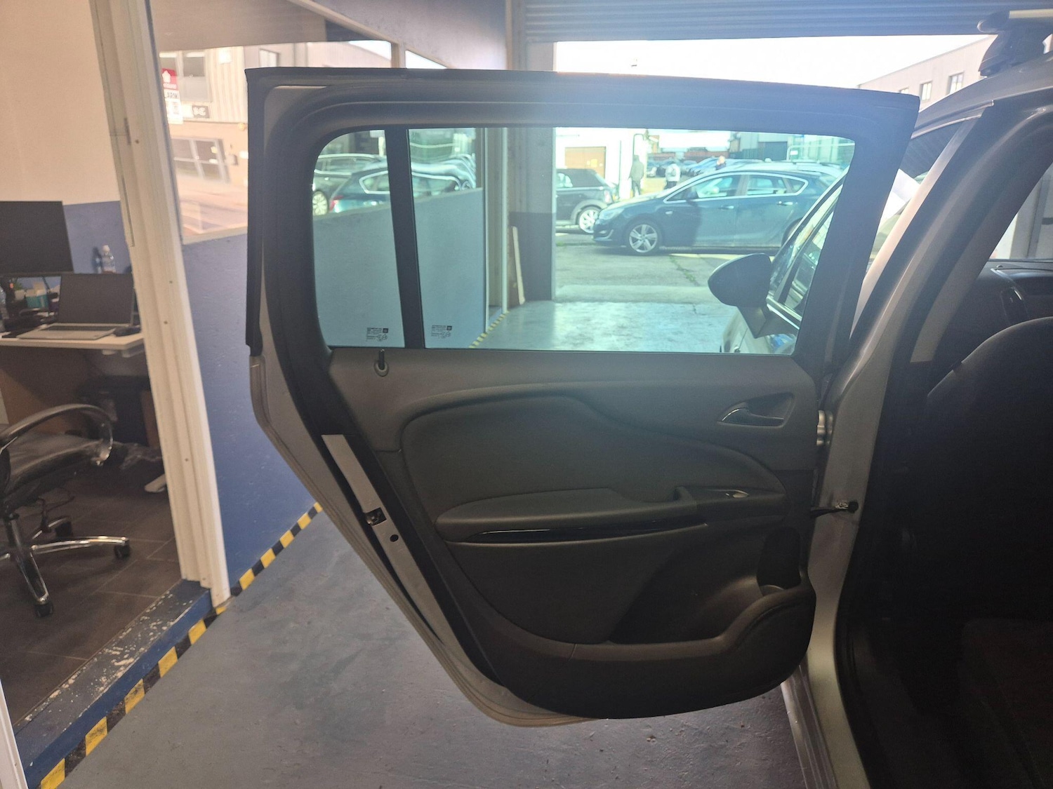 Used Vauxhall Zafira 2015 for sale - 77559106: Photo 32