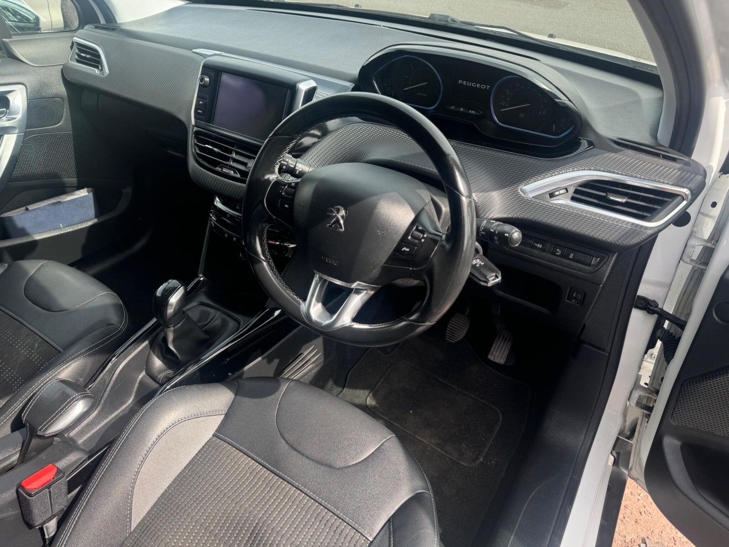 Used Peugeot 2008 2016 for sale - 78185458: Photo 16