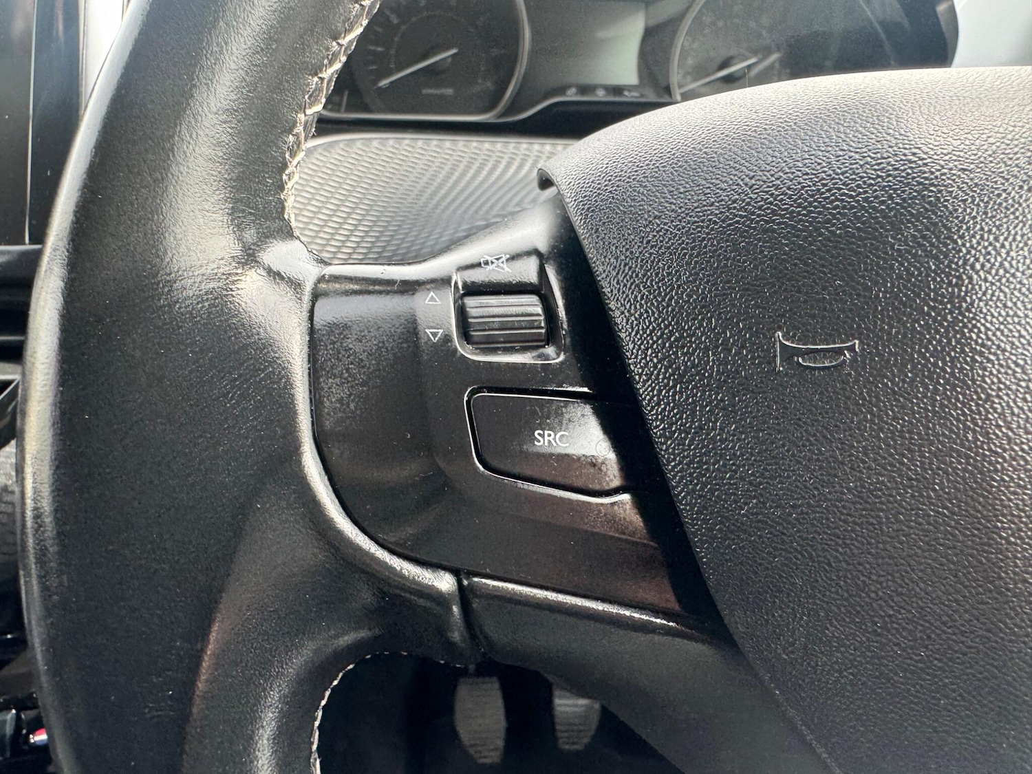 Used Peugeot 2008 2016 for sale - 78185458: Photo 25