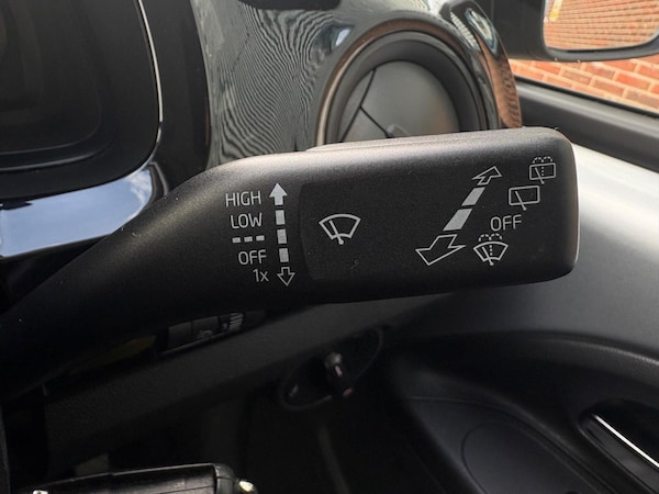 Used Volkswagen up! 2014 for sale - 76188630: Photo 16