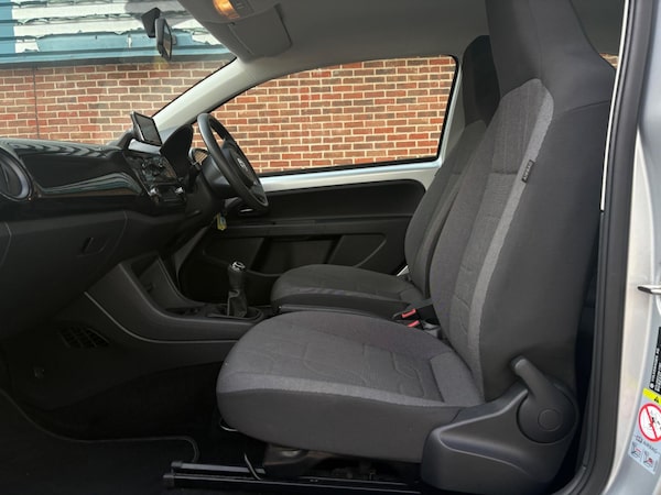 Used Volkswagen up! 2014 for sale - 76188630: Photo 32