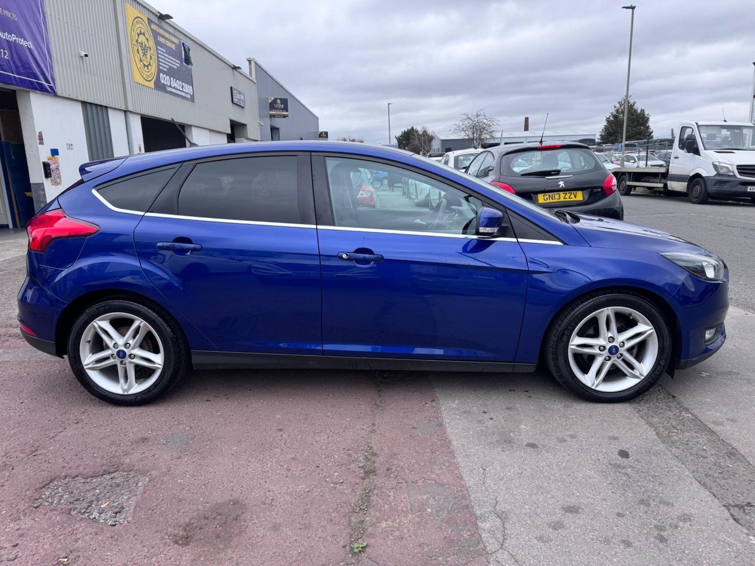 Used Ford Focus 2017 for sale - 78058869: Photo 2