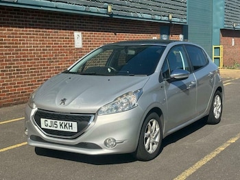 Used Peugeot 208 2015 for sale - 76759564: Photo