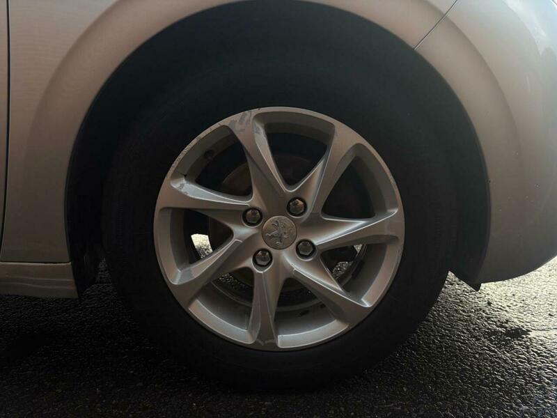 Used Peugeot 208 2015 for sale - 76759564: Photo 32