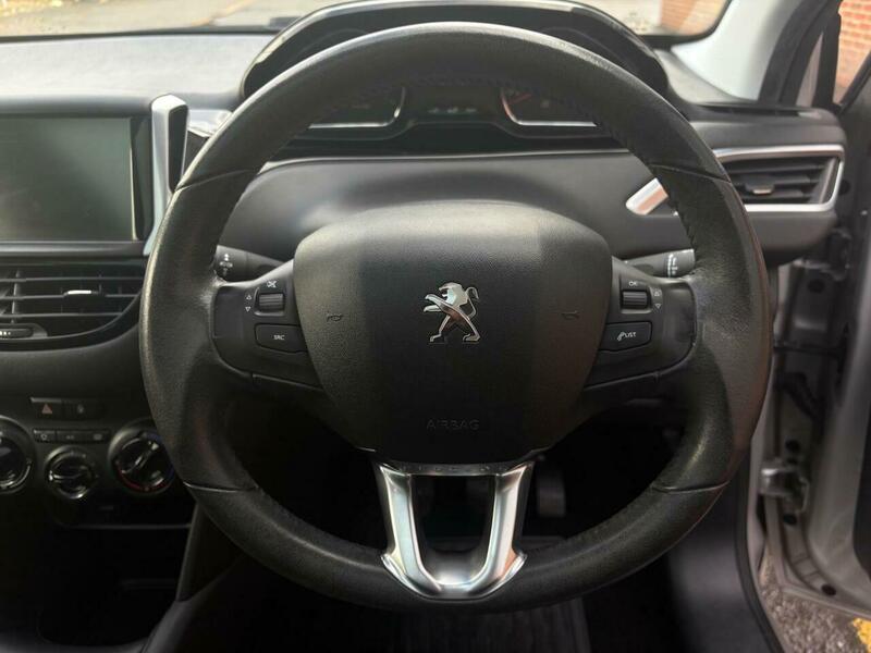 Used Peugeot 208 2015 for sale - 76759564: Photo 42