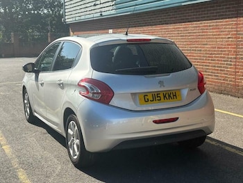 Used Peugeot 208 2015 for sale - 76759564: Photo