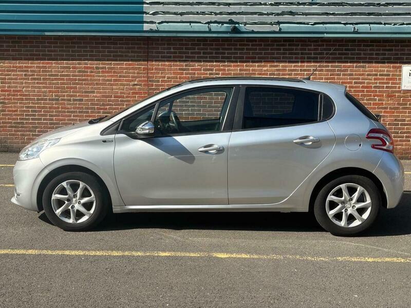 Used Peugeot 208 2015 for sale - 76759564: Photo 5