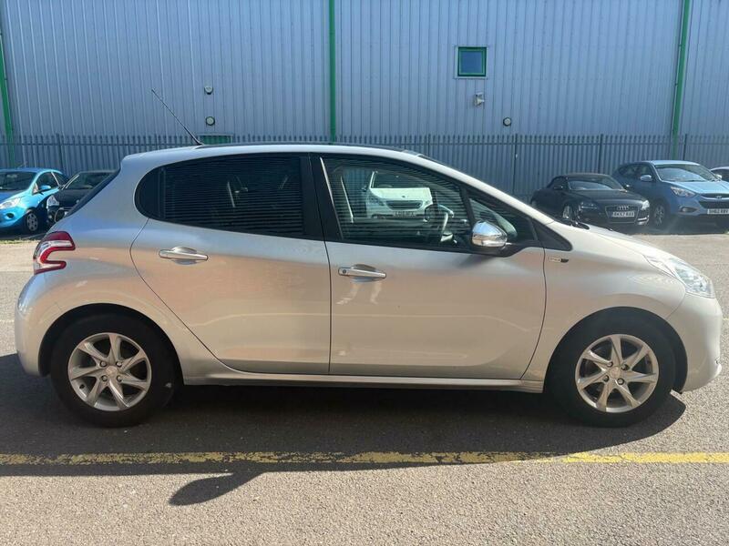 Used Peugeot 208 2015 for sale - 76759564: Photo 7