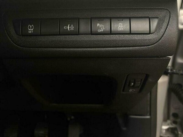 Used Peugeot 208 2015 for sale - 76259980: Photo 21