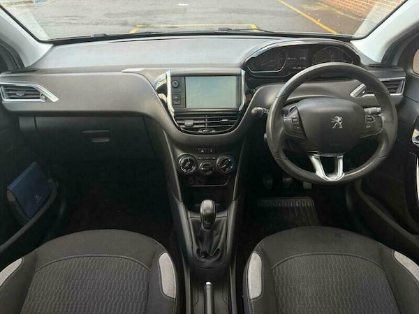 Used Peugeot 208 2015 for sale - 76259980: Photo 48