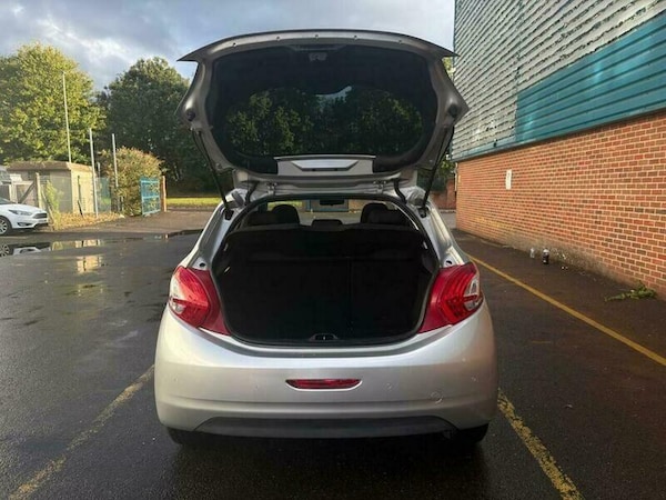 Used Peugeot 208 2015 for sale - 76259980: Photo 5