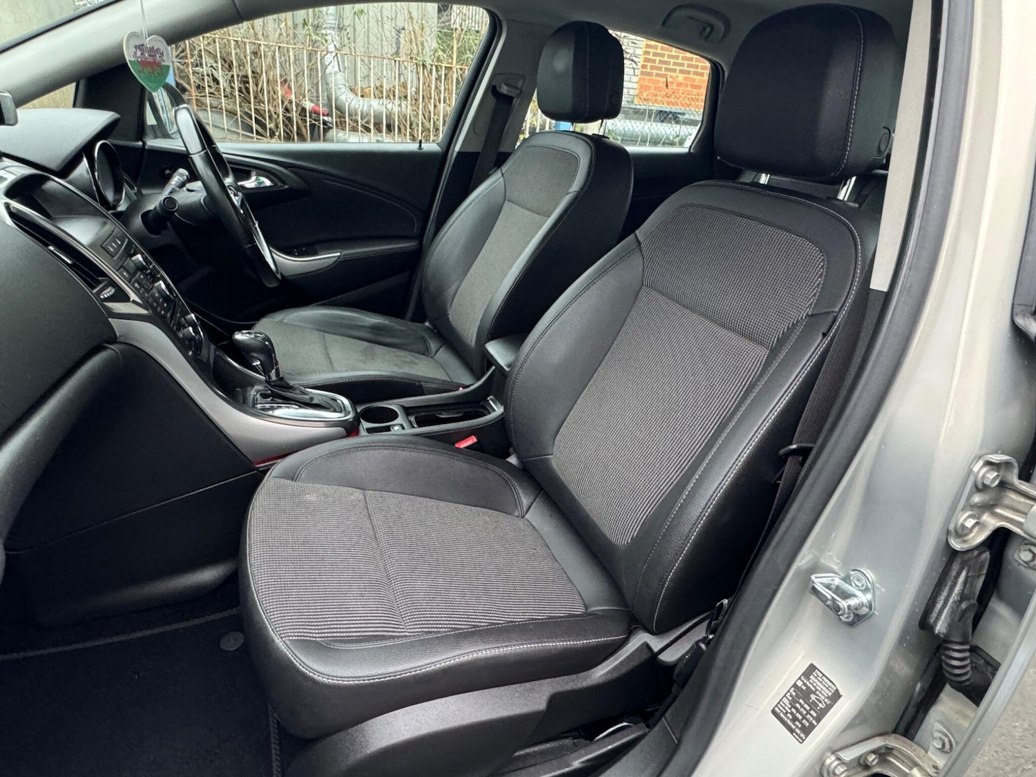 Used Vauxhall Astra 2010 for sale - 77057317: Photo 25