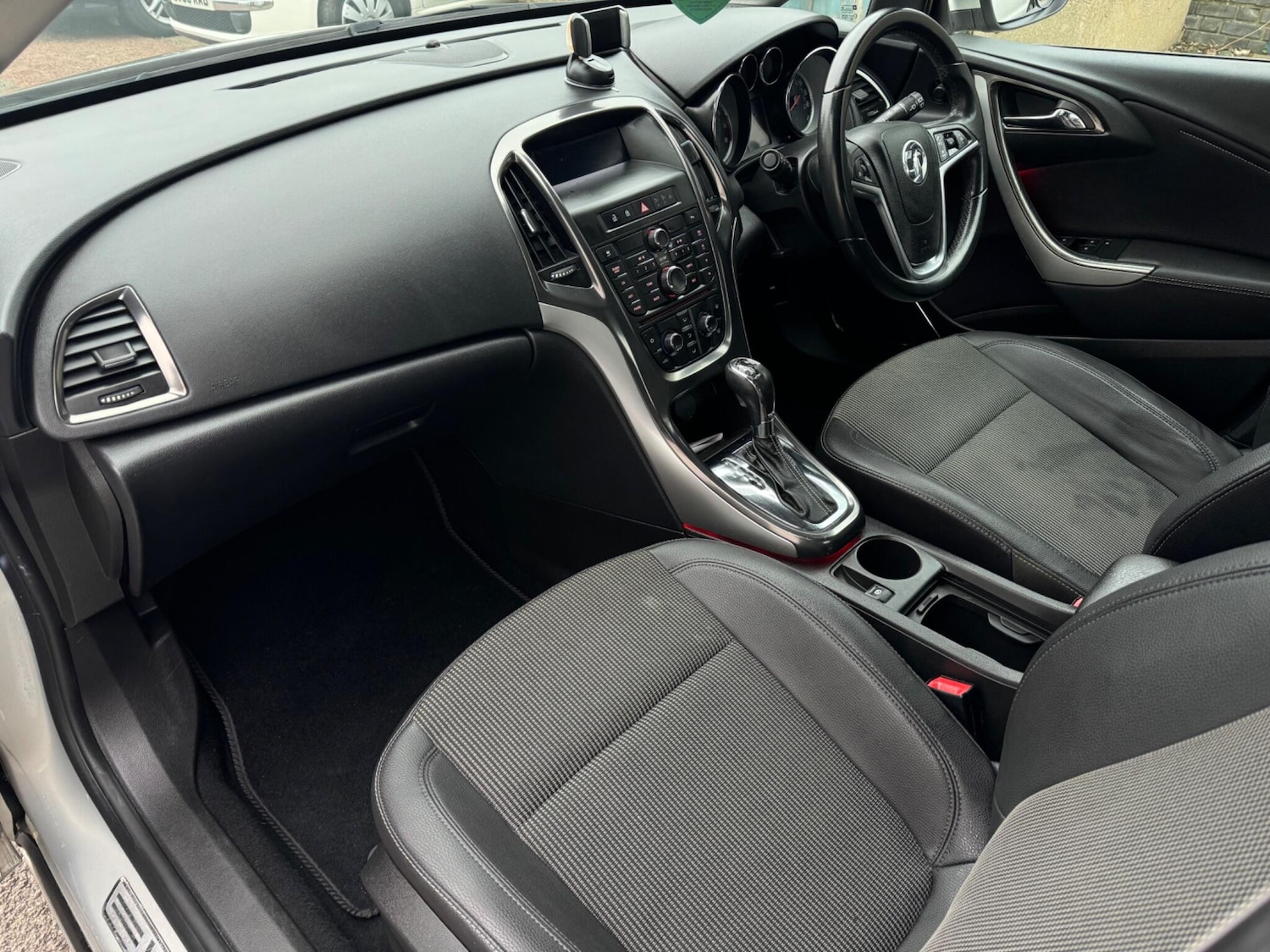 Used Vauxhall Astra 2010 for sale - 77057317: Photo 26