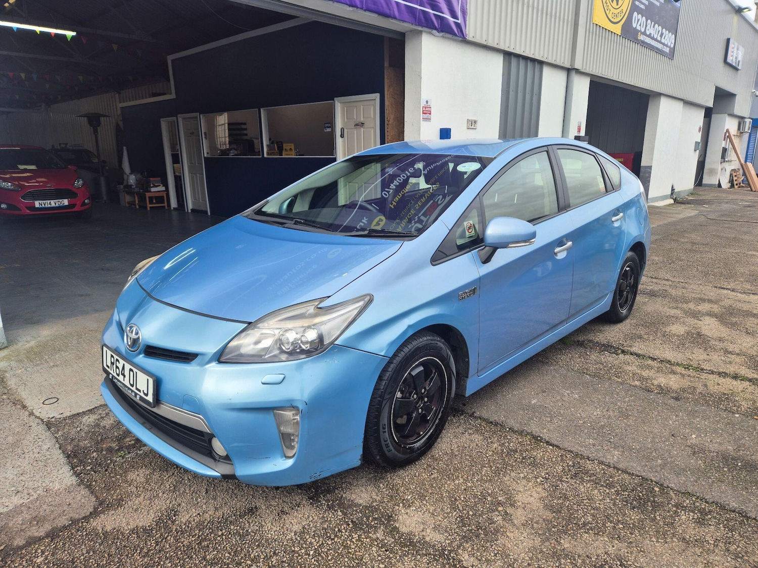 Used Toyota Prius 2014 for sale - 77633143: Photo 2