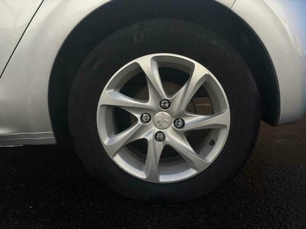 Used Peugeot 208 2015 for sale - 75687882: Photo 43