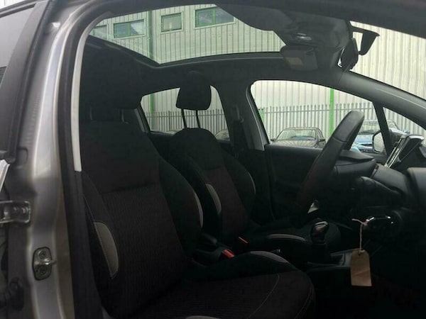 Used Peugeot 208 2015 for sale - 75687882: Photo 8