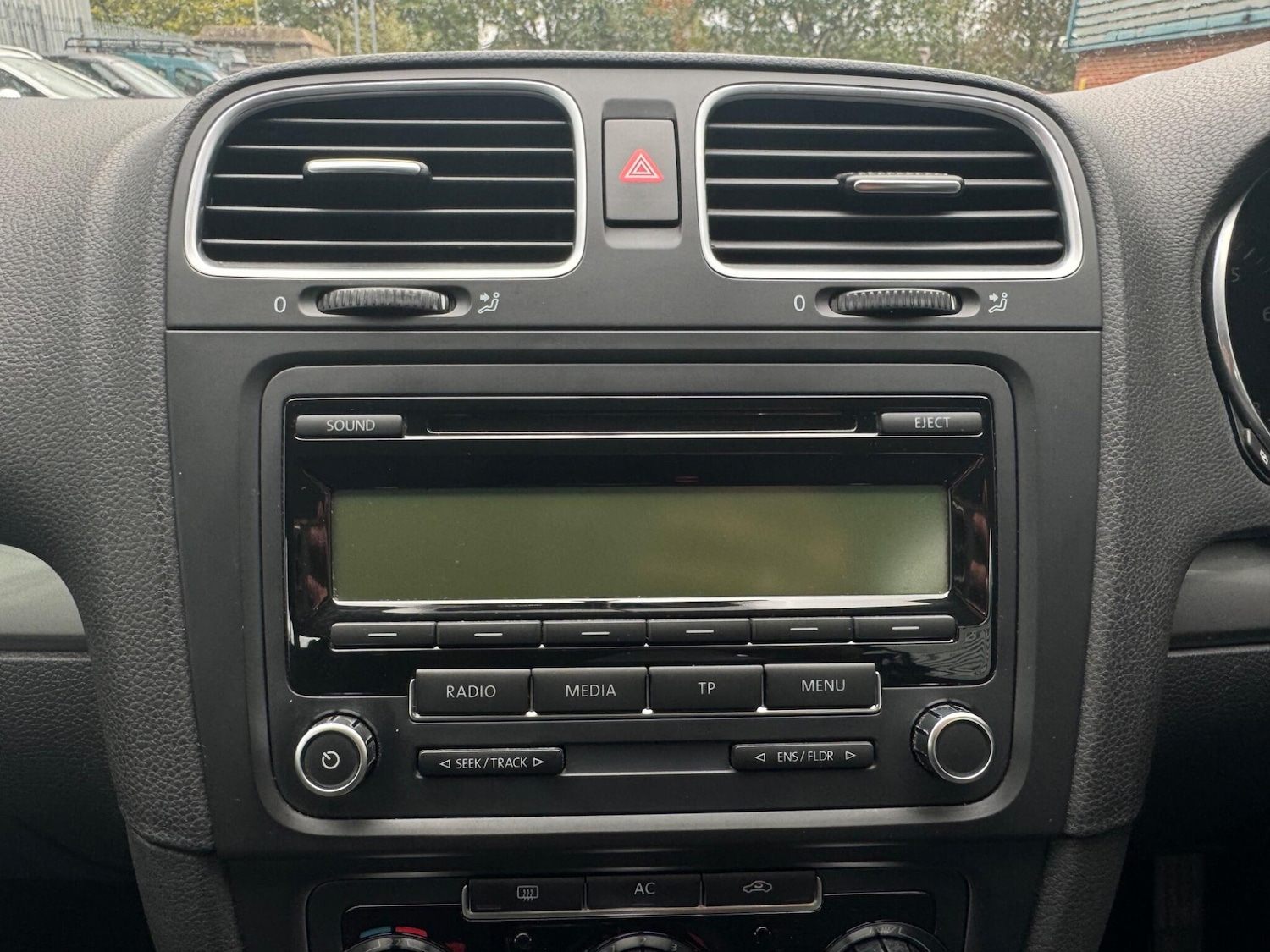 Used Volkswagen Golf 2010 for sale - 76060018: Photo 24